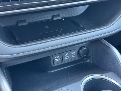 Used 2023 Toyota Highlander XLE image 33