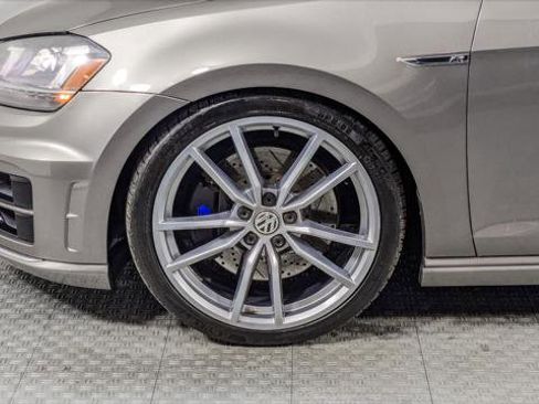 Used 2017 Volkswagen Golf R 4-Door image 33