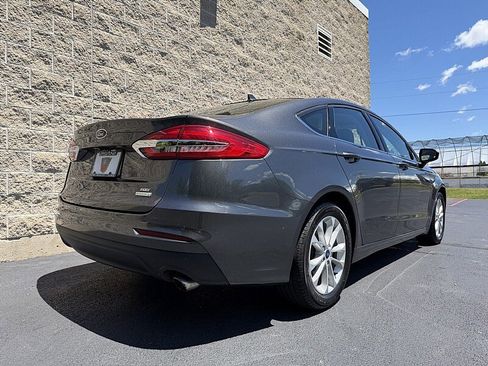 Used 2020 Ford Fusion SE FWD image 3