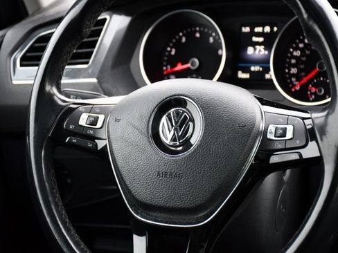 Used 2018 Volkswagen Tiguan SEL image 19