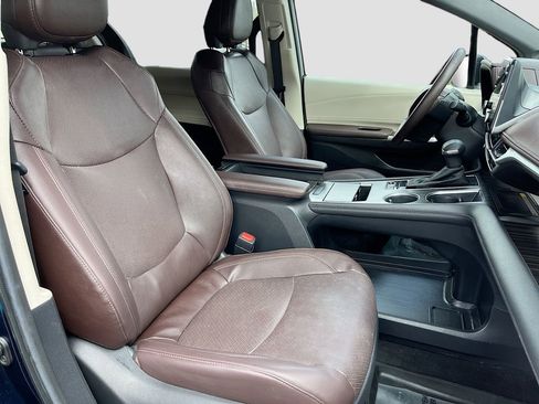 Used 2024 Toyota Sienna Platinum AWD/4WD image 32