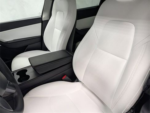 Used 2022 Tesla Model Y Performance image 9