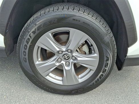 Used 2022 Toyota RAV4 XLE image 11