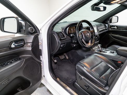 Used 2020 Jeep Grand Cherokee Overland image 12