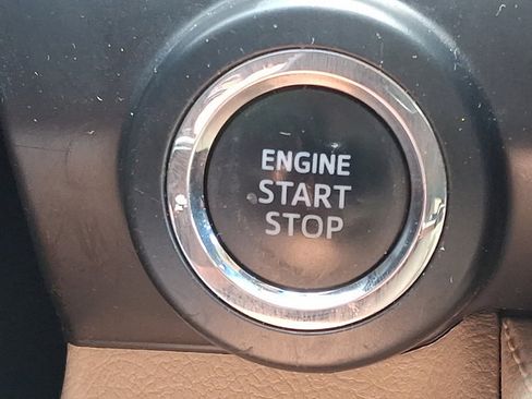 Used 2013 Toyota Camry XLE w/ Leather Pkg FWD image 23