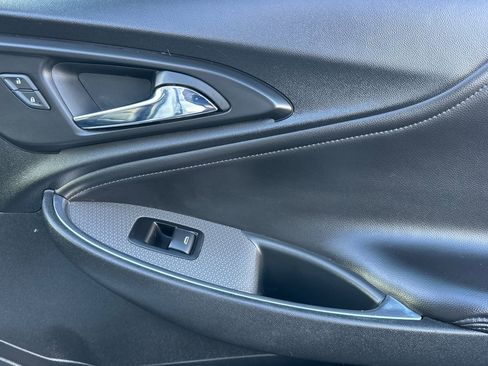 Used 2019 Chevrolet Malibu Hybrid w/ Leather Package image 18