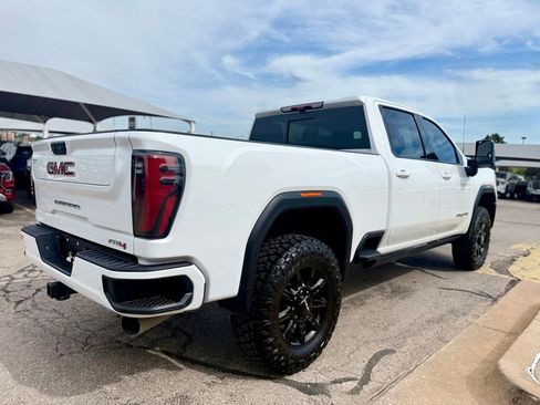 Used 2024 GMC Sierra 2500 AT4 w/ AT4 Premium Plus Package AWD/4WD image 4