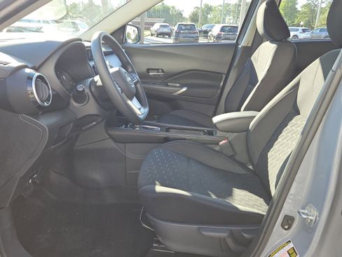Used 2023 Nissan Kicks SV FWD image 3