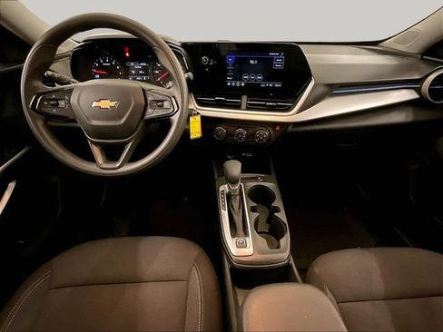 Used 2026 Chevrolet Trax LS FWD image 13