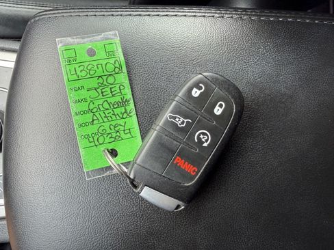 Used 2020 Jeep Grand Cherokee Altitude AWD/4WD image 41