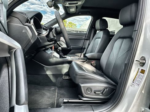 Used 2025 Audi Q3 2.0T Premium image 3