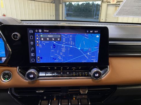 Used 2024 GMC Canyon AT4 image 39