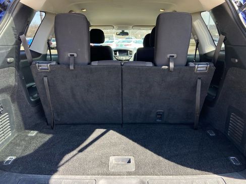 Used 2020 Nissan Pathfinder S image 12