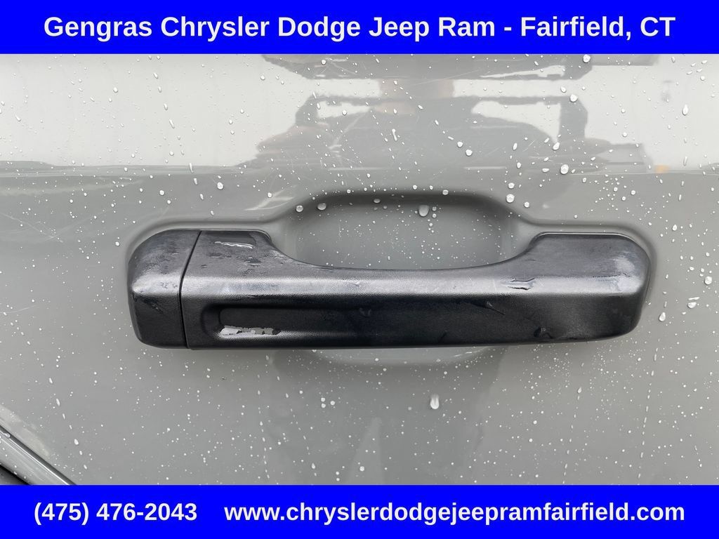 Used 2018 Jeep Wrangler Unlimited Sahara AWD/4WD image 23