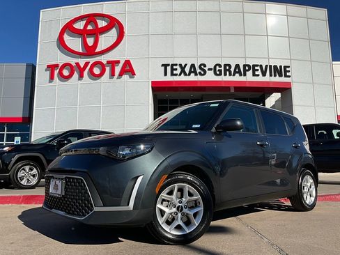 Used 2025 Kia Soul LX w/ LX Technology Package image 2