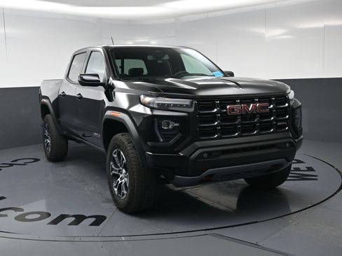 Used 2024 GMC Canyon AT4 w/ AT4 Premium Package AWD/4WD image 3
