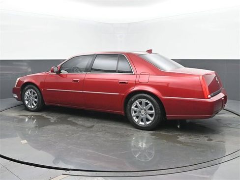 Used 2009 Cadillac DTS image 3