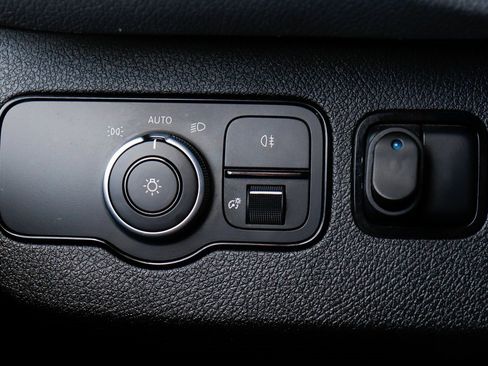 Used 2020 Mercedes-Benz Sprinter 3500 w/ Driver Convenience Package image 18