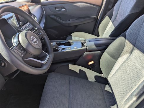 Used 2023 Nissan Rogue SV image 11