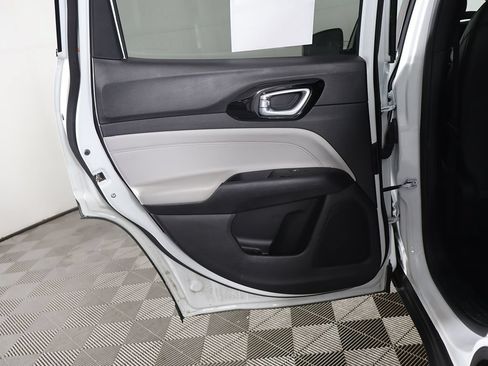 Used 2025 Jeep Compass Limited AWD/4WD image 21