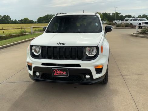 Used 2022 Jeep Renegade Altitude image 3