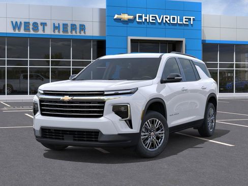 Used 2026 Chevrolet Traverse LT FWD image 6