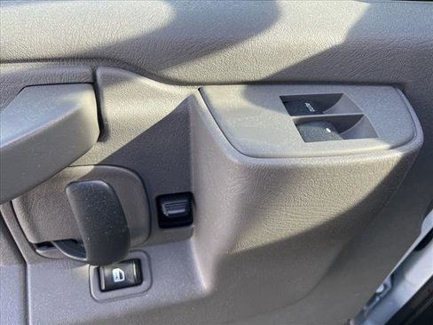 Used 2018 GMC Savana 2500 w/ Driver Convenience Package image 9