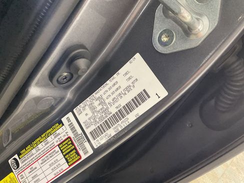 Used 2024 Toyota Tundra Platinum AWD/4WD image 30