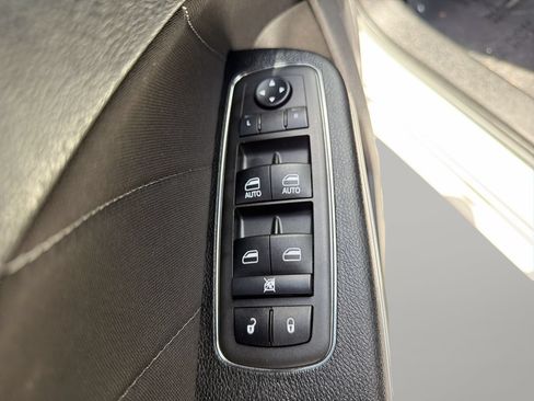 Used 2021 Dodge Charger SXT RWD image 17