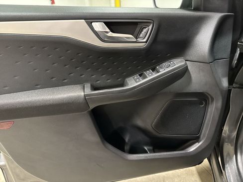 Used 2020 Ford Escape SE image 20
