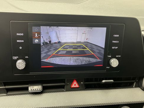 Used 2023 Kia Sportage LX image 5