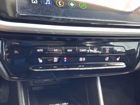 Used 2023 Chevrolet Bolt EUV LT w/ Comfort Package FWD image 17