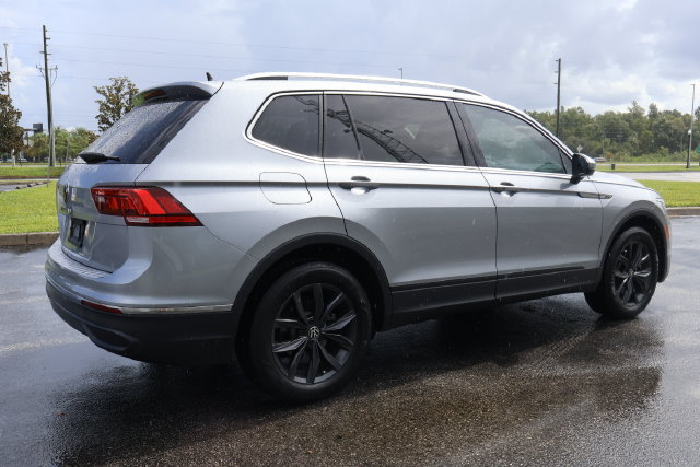Certified 2023 Volkswagen Tiguan SE w/ Panoramic Sunroof Package FWD image 8