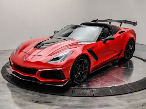 Used 2019 Chevrolet Corvette ZR1 RWD image 7