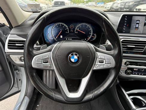 Used 2018 BMW 750Li xDrive AWD/4WD image 32