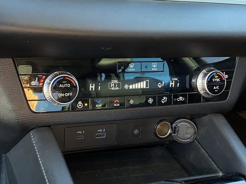 Used 2023 Mitsubishi Outlander SEL image 16