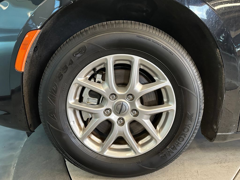 Used 2025 Chrysler Pacifica Select FWD image 27