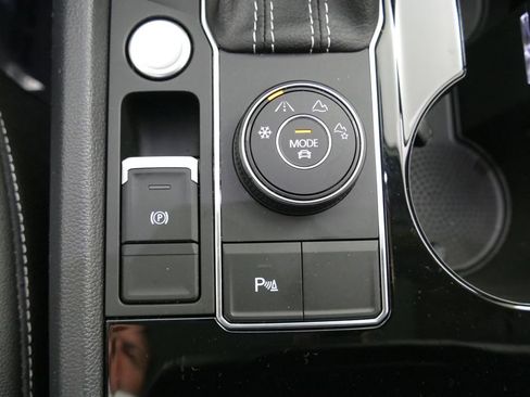 Used 2023 Volkswagen Atlas SEL AWD/4WD image 19