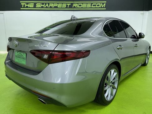 Used 2019 Alfa Romeo Giulia image 10