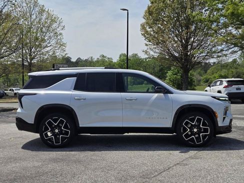 Used 2025 Chevrolet Traverse High Country AWD/4WD image 6