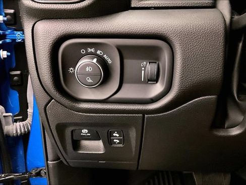 Used 2023 RAM 1500 Big Horn AWD/4WD image 38
