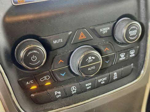 Used 2019 Jeep Grand Cherokee Laredo RWD image 26