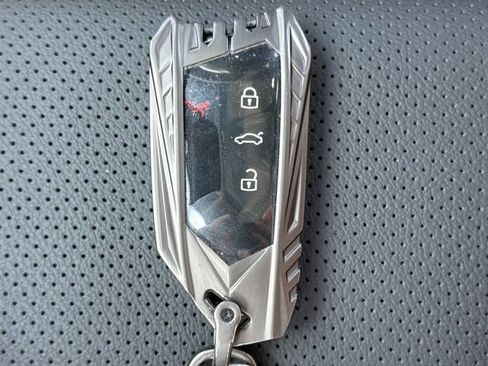 Used 2025 Volkswagen GTI SE FWD image 21