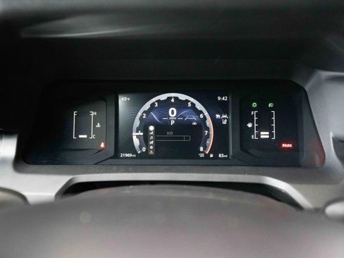 Used 2025 Toyota Tacoma SR5 AWD/4WD image 16