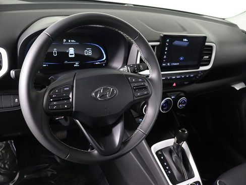 Certified 2025 Hyundai Venue Limited FWD image 19