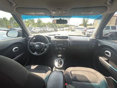Used 2016 Kia Soul + FWD image 14