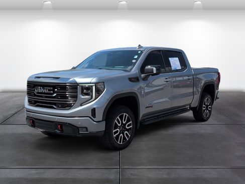 Used 2024 GMC Sierra 1500 AT4 w/ Technology Package image 4