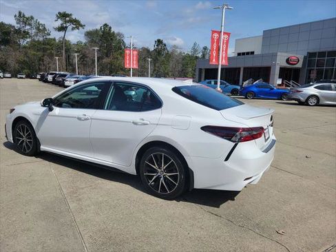 Certified 2024 Toyota Camry SE w/ Convenience Package image 3