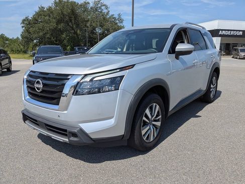 Used 2025 Nissan Pathfinder SL FWD image 10