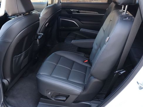 Used 2025 Kia Telluride EX w/ EX Captain's Chair Package FWD image 6
